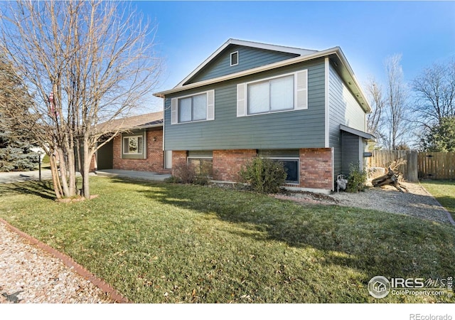 tri-level home featuring a front yard