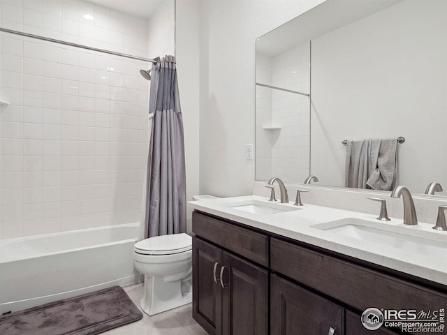 full bathroom featuring shower / tub combo with curtain, vanity, and toilet