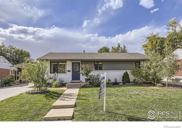 ranch-style house with a front yard