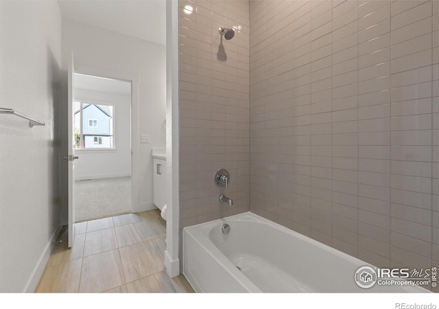 bathroom with tiled shower / bath combo