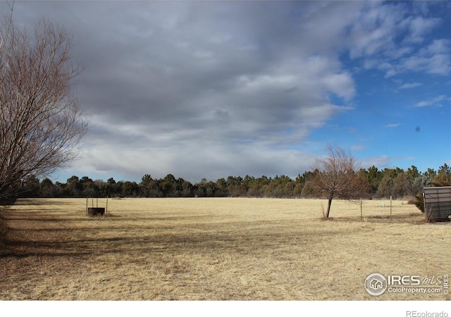 view of yard featuring a rural view