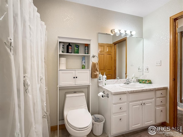 bathroom with a shower with curtain, vanity, and toilet