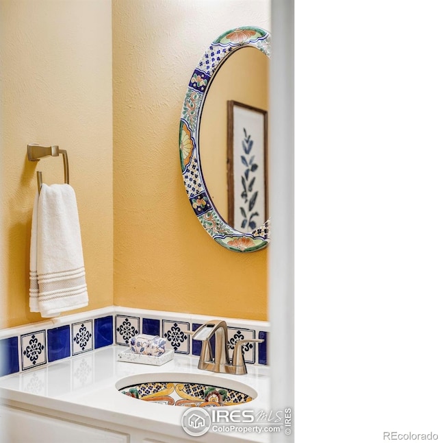 bathroom featuring sink