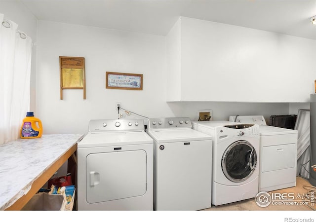 washroom with washing machine and dryer