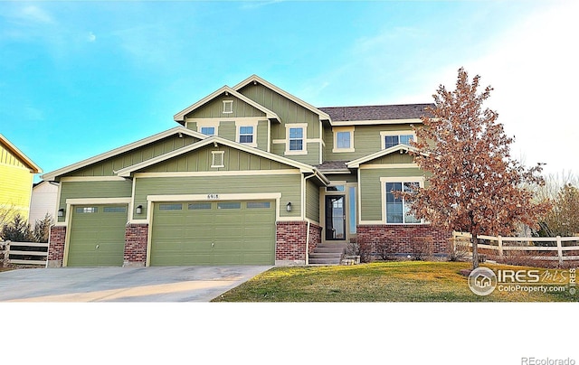 craftsman house featuring a garage