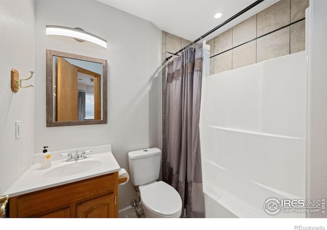 full bathroom with shower / tub combo with curtain, vanity, and toilet