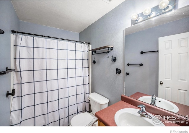 bathroom featuring a shower with shower curtain, vanity, and toilet