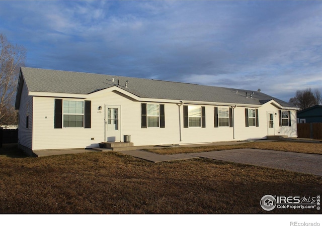 view of front of house with a front lawn