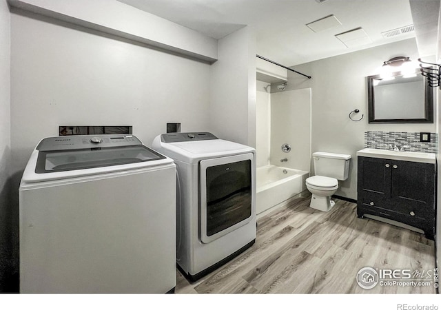 laundry room featuring light hardwood / wood-style flooring and independent washer and dryer