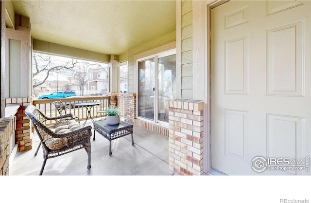 balcony featuring covered porch