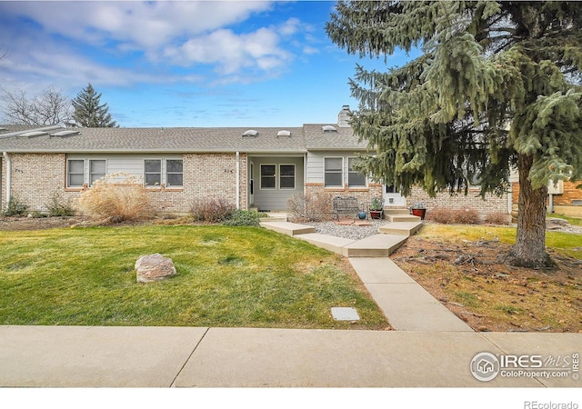 view of front of house with a front lawn