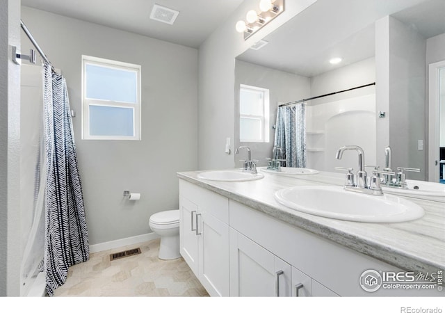 bathroom with a shower with curtain, vanity, and toilet