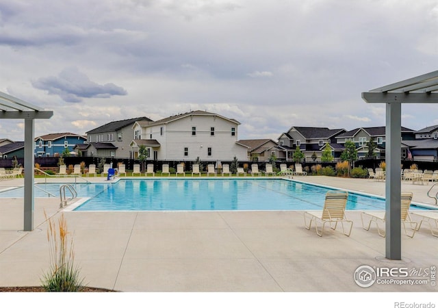 view of swimming pool