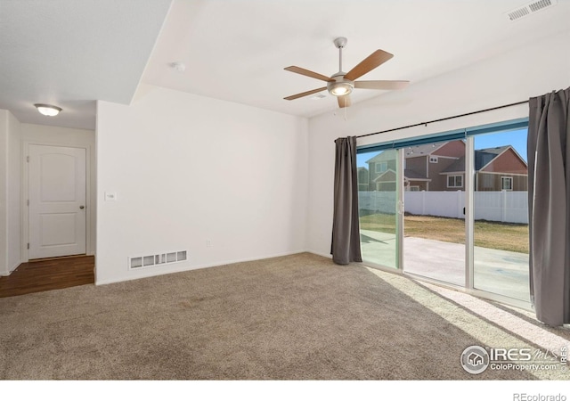 carpeted spare room featuring ceiling fan