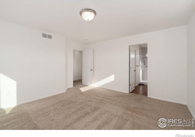 unfurnished room featuring carpet