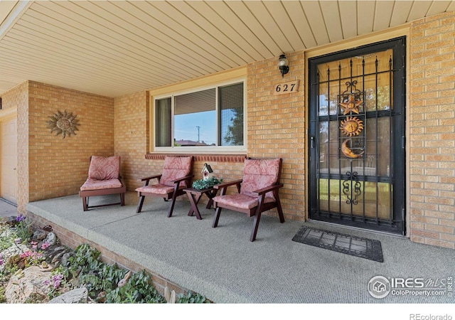 entrance to property featuring a porch