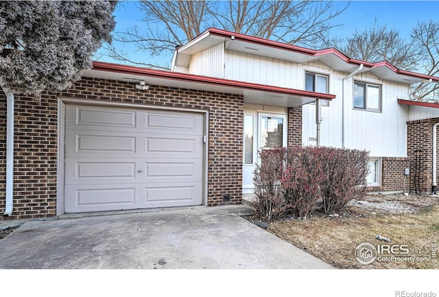 view of front of property featuring a garage