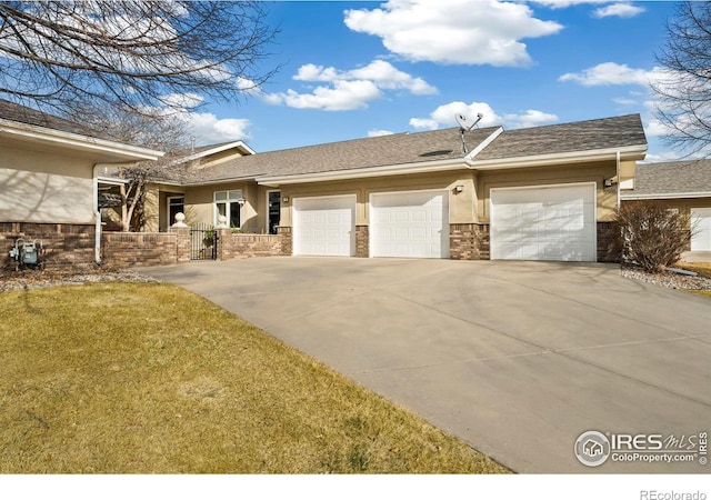 view of front of house featuring a front yard and a garage