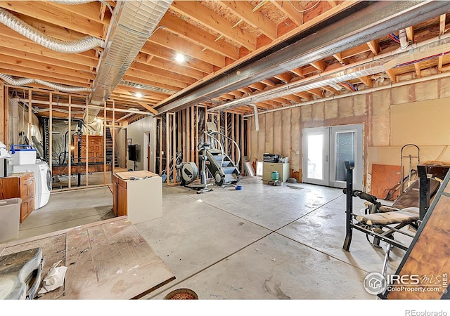 basement featuring washing machine and dryer