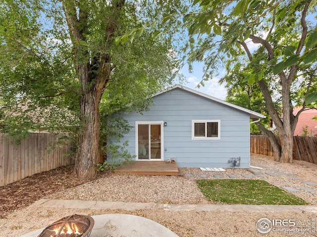 back of house featuring an outdoor fire pit