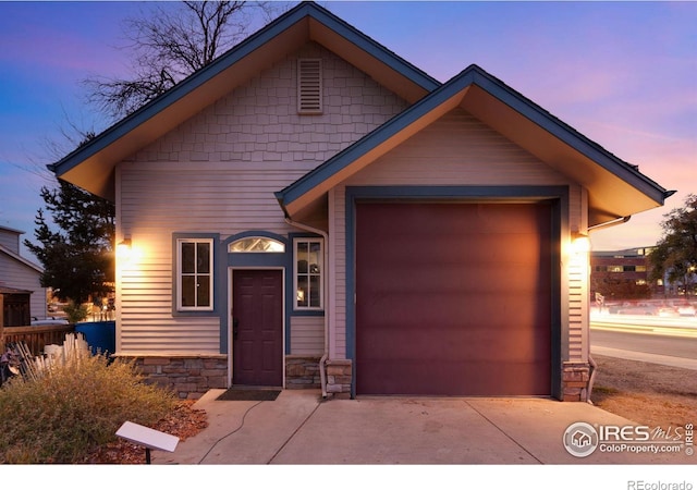 view of front facade featuring a garage