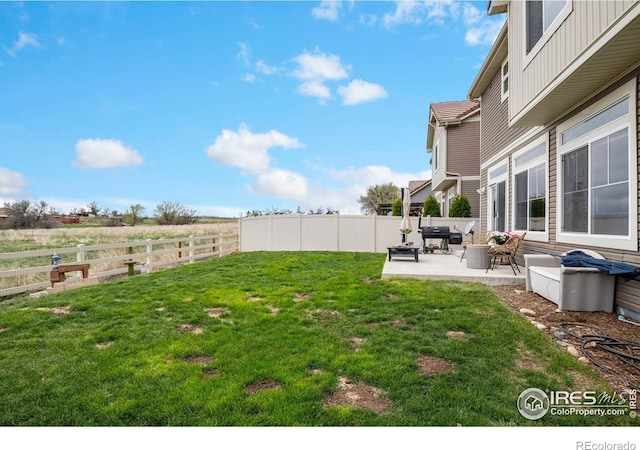 view of yard featuring a patio area