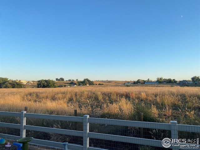 view of yard featuring a rural view