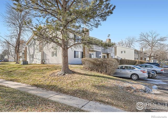 view of front of house with a front yard