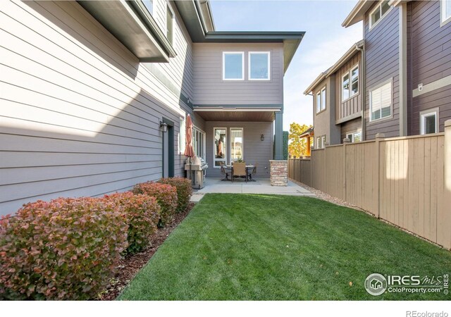 view of yard with a patio area