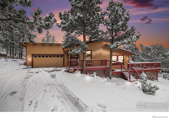 view of front of property featuring a garage