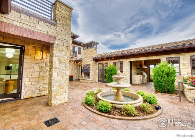 view of patio / terrace featuring an outdoor kitchen