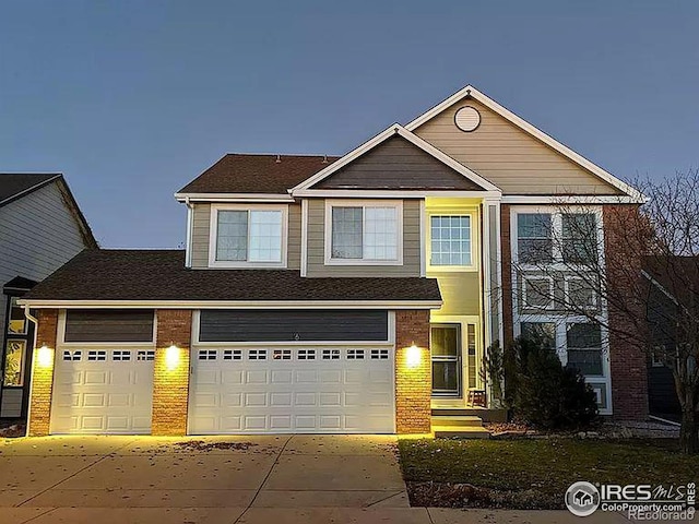 view of front facade featuring a garage