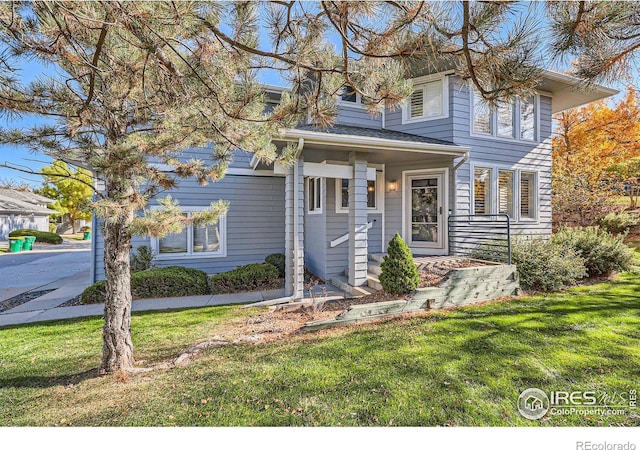 view of front of property with a front yard