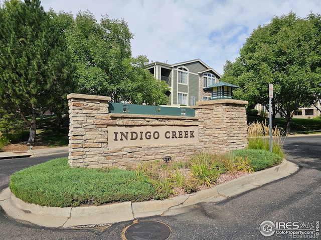 view of community / neighborhood sign