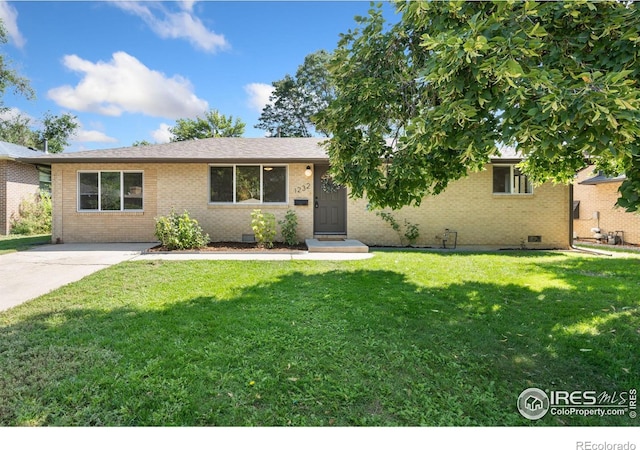 single story home with crawl space, brick siding, and a front lawn