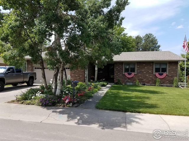 view of front facade featuring a garage and a front lawn