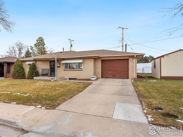 view of front of home featuring a front yard and a garage