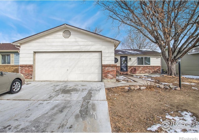 view of front facade featuring a garage