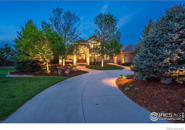 view of front of house with a front lawn