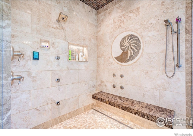 bathroom featuring a tile shower