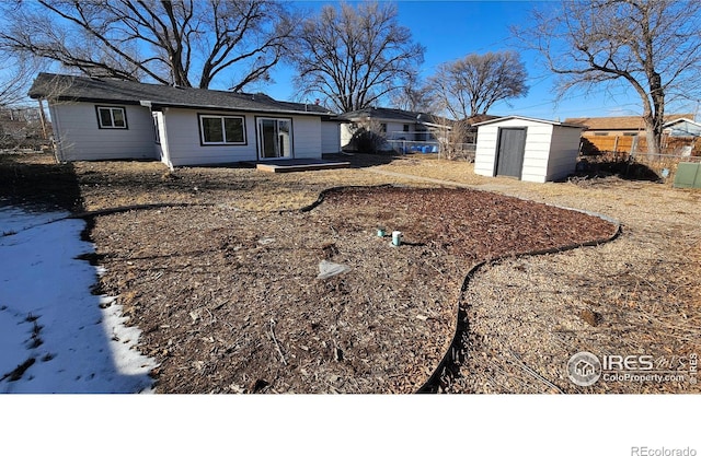 view of front of property featuring a shed