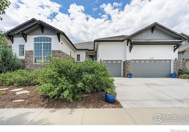 view of front of property featuring a garage