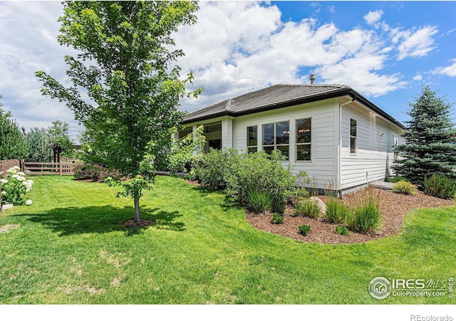 view of side of property featuring a lawn