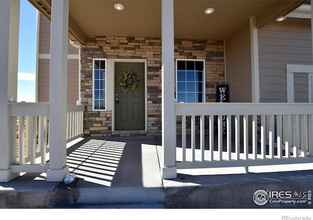 entrance to property featuring a porch