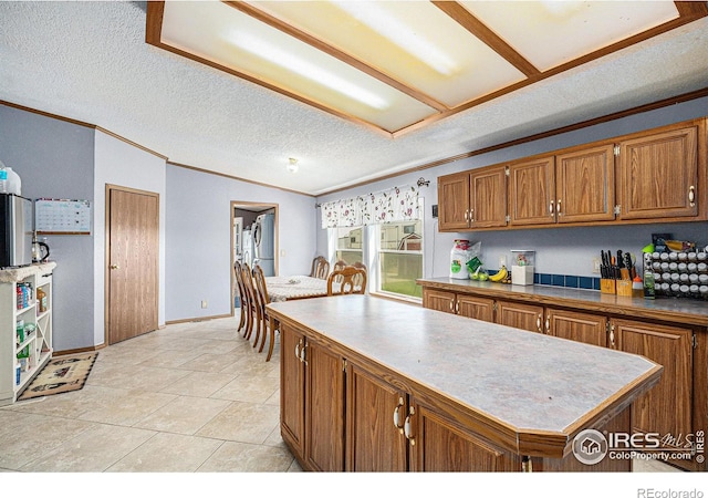 kitchen with a center island, crown molding, and vaulted ceiling