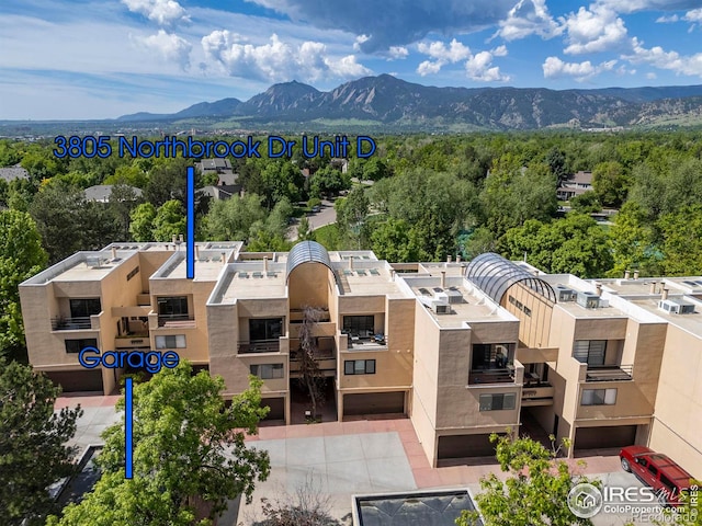 bird's eye view featuring a mountain view