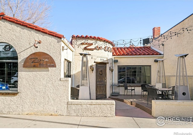 view of front of property with a patio area