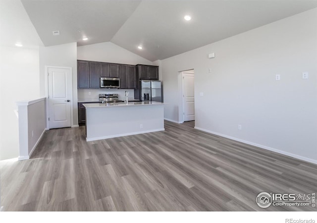 kitchen featuring sink, stainless steel appliances, light hardwood / wood-style flooring, a kitchen island with sink, and dark brown cabinets