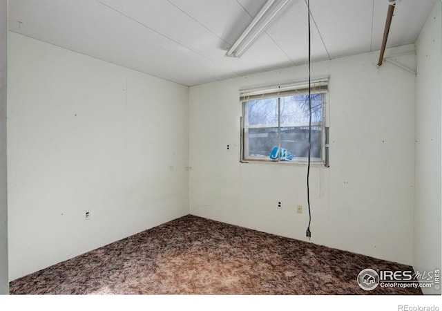 unfurnished room featuring carpet flooring