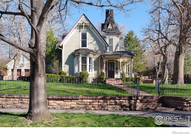 victorian house featuring a front yard